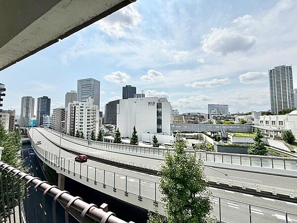 眺望や窓からの景色が良いと、家で過ごす時間も快適です。