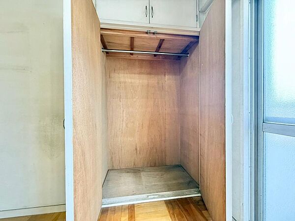 家電やスーツケース、ストック品など何でも片付く嬉しい空間です。