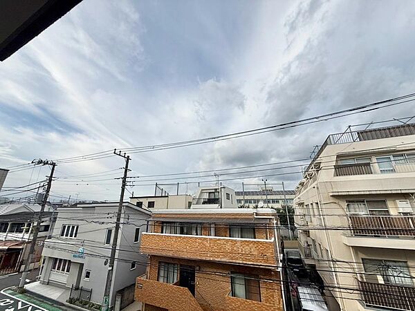 陽当たり・通風・開放感に恵まれた環境です。