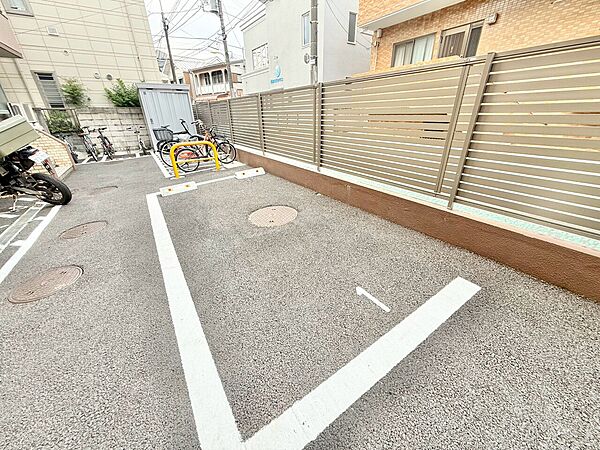 駐車スペースが嬉しいですね。※空き状況は都度ご確認下さい。