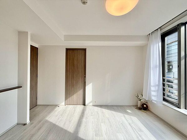 シンプルな内装と偏り過ぎないデザインで統一しました。