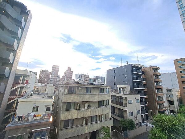 陽当たり・通風・開放感に恵まれた環境です。