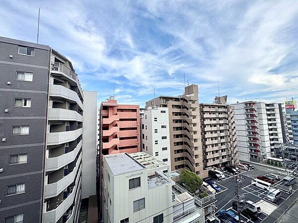 陽当たり・通風・開放感に恵まれた環境です。