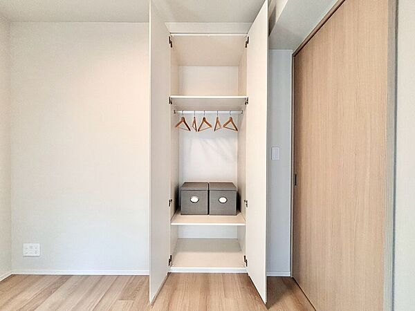 家電やスーツケース、ストック品など何でも片付く嬉しい空間です。