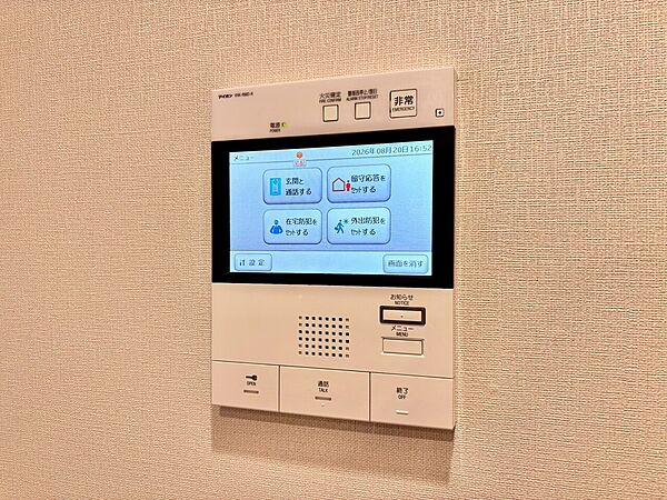 誰が来てもわかる様にモニター付きインターホンを設置。