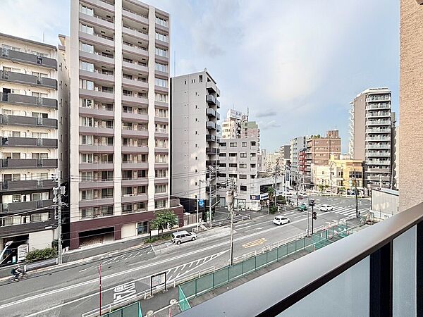 陽当たり・通風・開放感に恵まれた環境です。