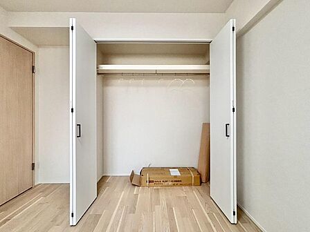 家電やスーツケース、ストック品など何でも片付く嬉しい空間です。