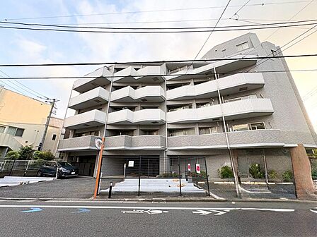飽きのこないシンプルモダンな外観です。