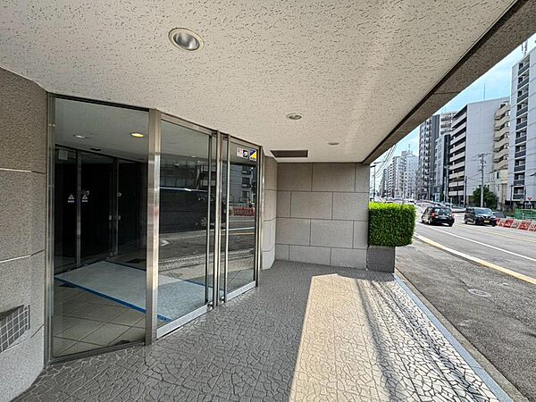 上質感漂う玄関アプローチです。