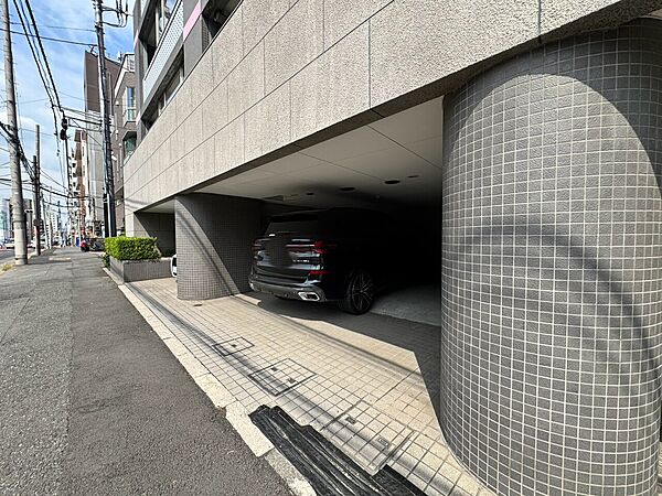 駐車スペースが嬉しいですね。※空き状況は都度ご確認下さい。