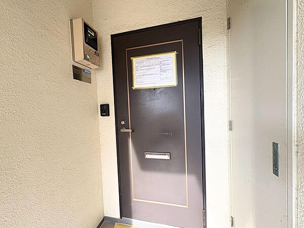清潔感のある落ち着いた雰囲気の玄関です。