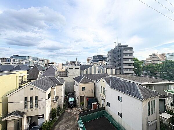陽当たり・通風・開放感に恵まれた環境です。