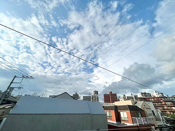 陽当たり・通風・開放感に恵まれた環境です。