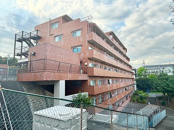 忙しく過ぎゆく日常を置き去るほど、ゆったりした時間が流れる住環境。