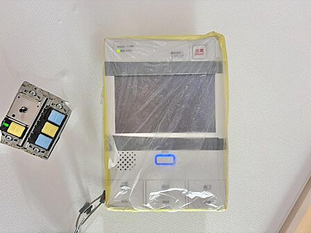 誰が来てもわかる様にモニター付きインターホンを設置。