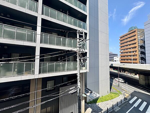 陽当たり・通風・開放感に恵まれた環境です。