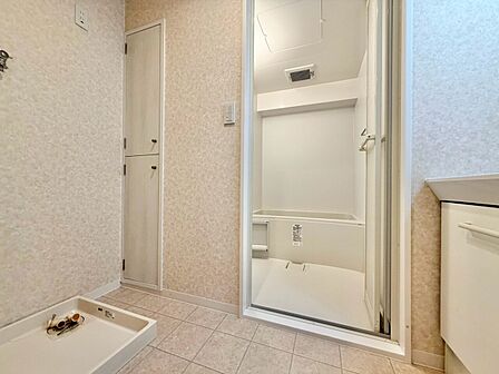 十分な広さの脱衣所。