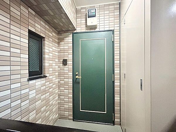清潔感のある落ち着いた雰囲気の玄関です。