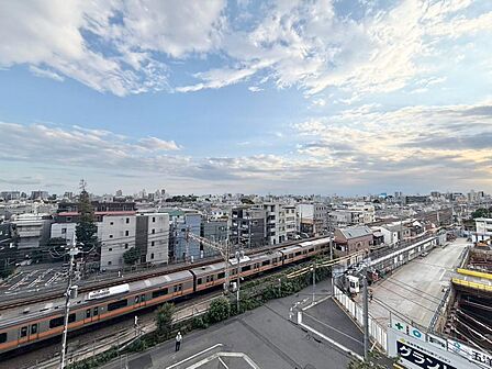 陽当たり・通風・開放感に恵まれた環境です。