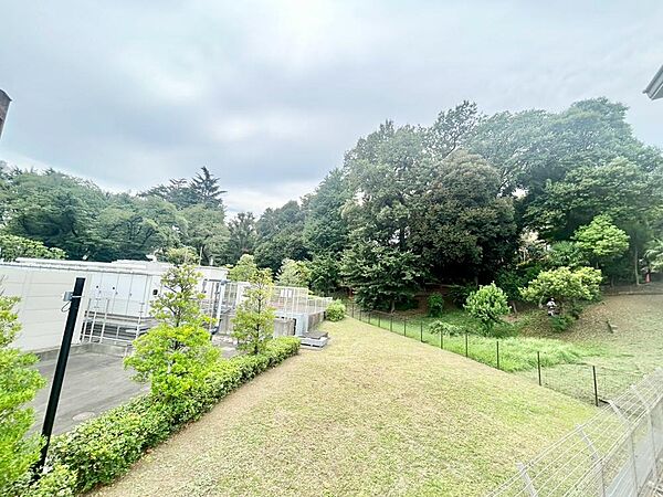 陽当たり・通風・開放感に恵まれた環境です。