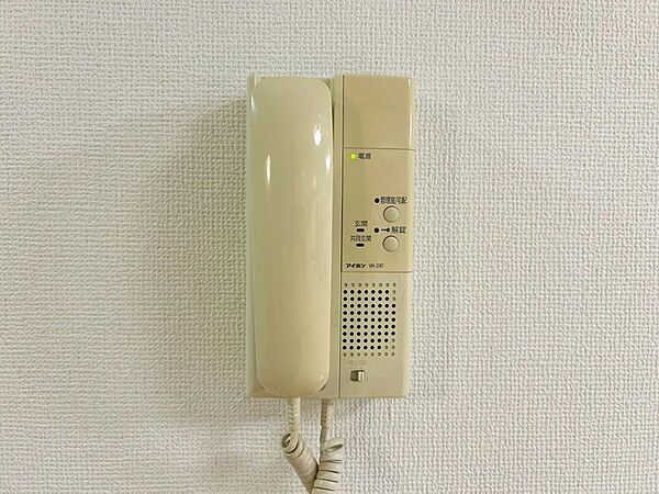 室内にはインターホンを設置。快適と安らぎを合わせた優しい設計。