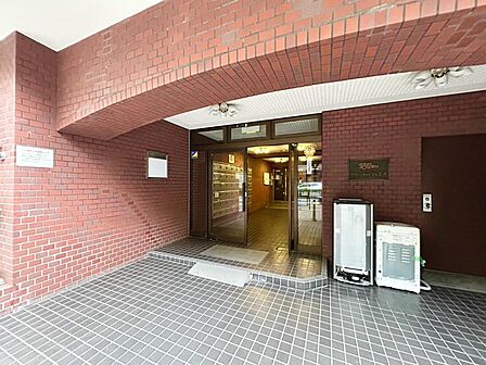 上質感漂う玄関アプローチです。