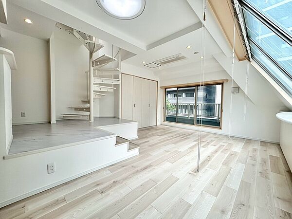 シンプルな内装と偏り過ぎないデザインで統一しました。