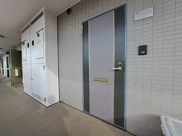 清潔感のある落ち着いた雰囲気の玄関です。