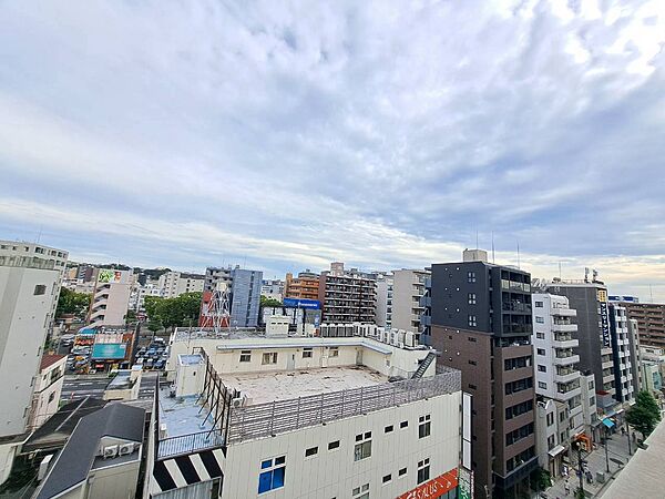 陽当たり・通風・開放感に恵まれた環境です。