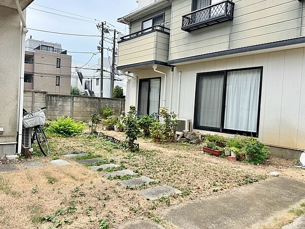 敷地内には、中庭もございます。