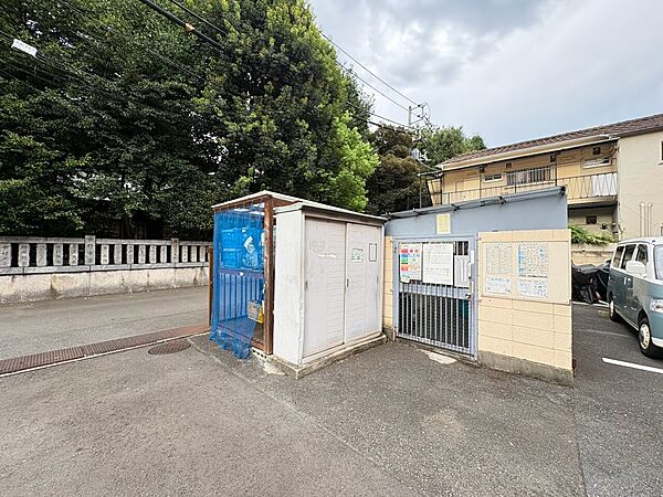 ゴミ置場。綺麗に管理されております。