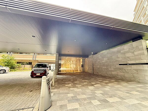上質感漂う玄関アプローチです。