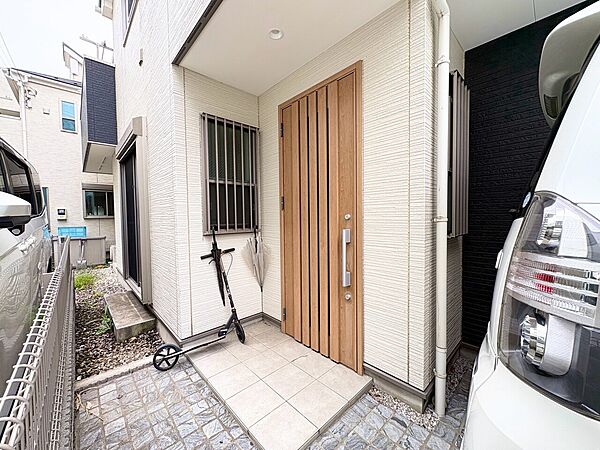 清潔感のある落ち着いた雰囲気の玄関です。