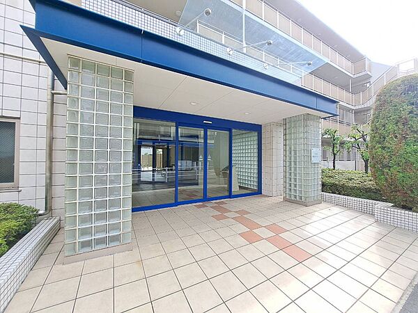 上質感漂う玄関アプローチです。