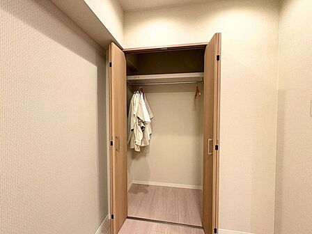家電やスーツケース、ストック品など何でも片付く嬉しい空間です。