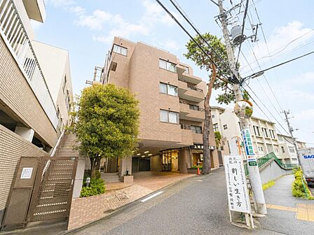 飽きのこないシンプルモダンな外観です。