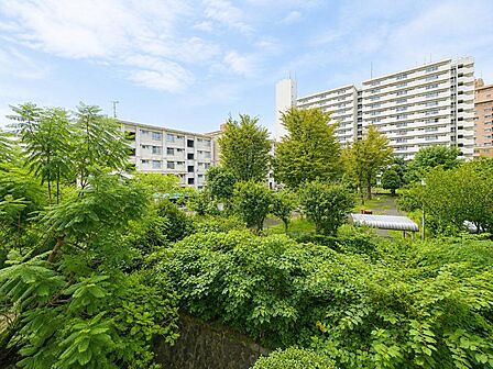 陽当たり・通風・開放感に恵まれた環境です。