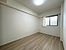 子供部屋：清かで艶やかな時間をもたらしてくれる室内です。