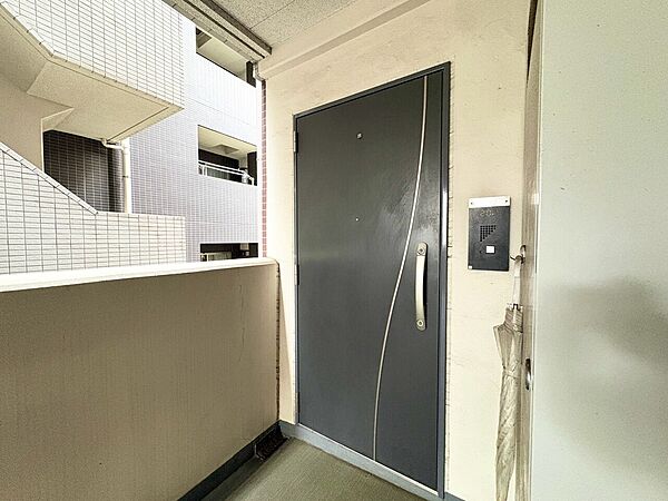 清潔感のある落ち着いた雰囲気の玄関です。