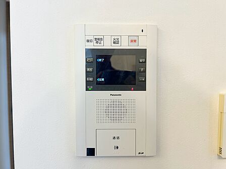 誰が来てもわかる様にモニター付きインターホンを設置。