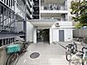 エントランス：上質感漂う玄関アプローチです。