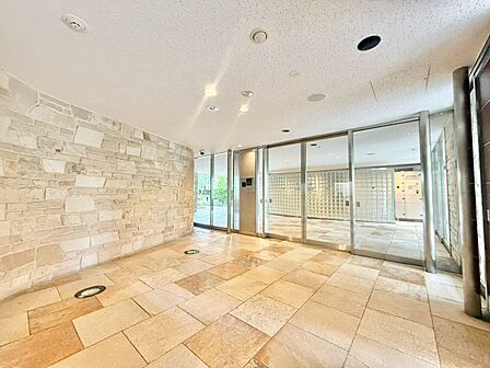 館内は静寂な中が保たれており、管理が行き届いている印象を受けました。