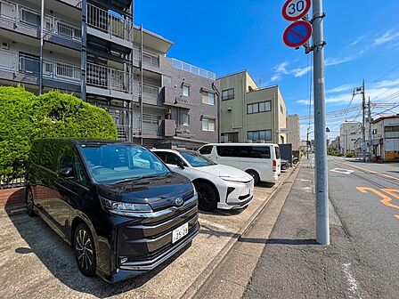 駐車スペースが嬉しいですね。※空き状況は都度ご確認下さい。