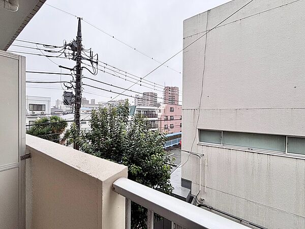 陽当たり・通風・開放感に恵まれた環境です。