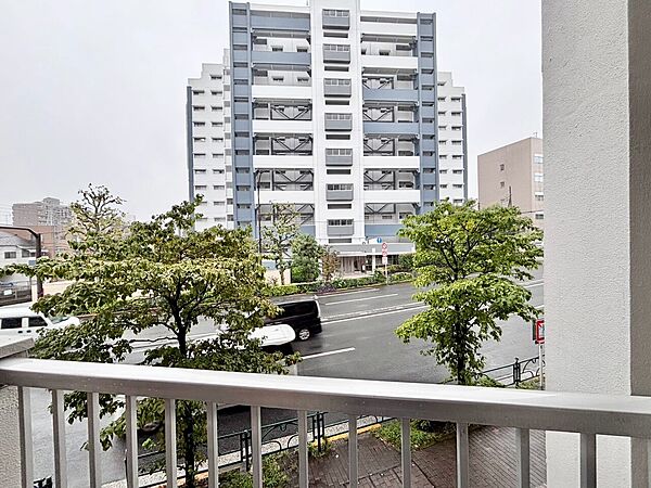 眺望や窓からの景色が良いと、家で過ごす時間も快適です。