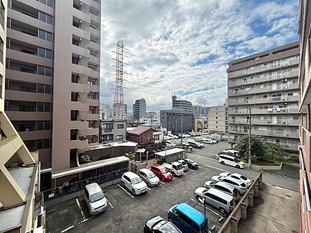 眺望や窓からの景色が良いと、家で過ごす時間も快適です。