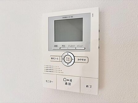 誰が来てもわかる様にモニター付きインターホンを設置。