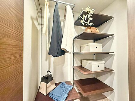 家電やスーツケース、ストック品など何でも片付く嬉しい空間です。