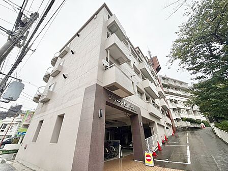 飽きのこないシンプルモダンな外観です。