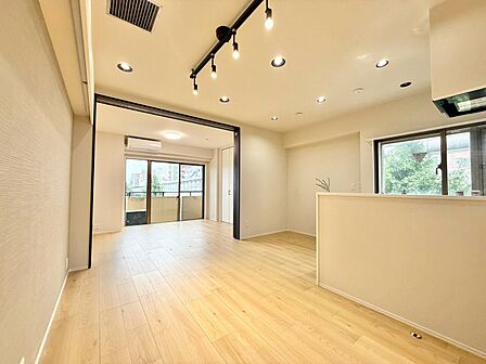 シンプルな内装と偏り過ぎないデザインで統一しました。